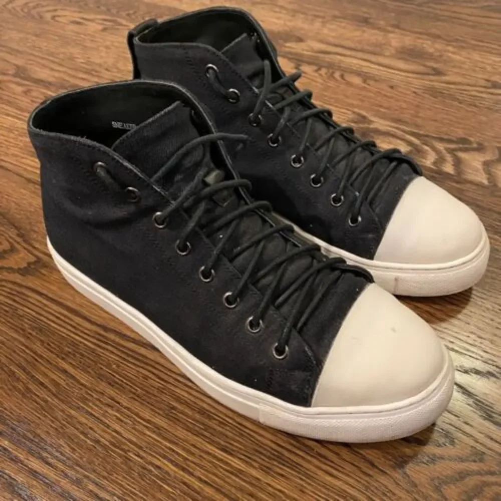 Heutchy Men’s sneaker Shoes‎ Size 9 Black Canvas